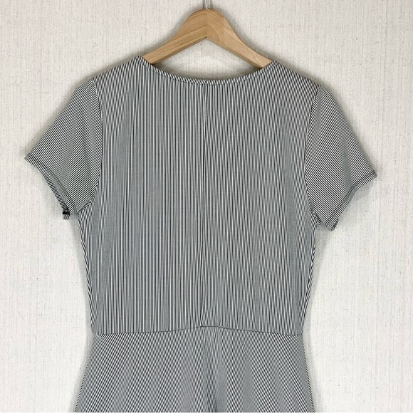 Daytrip~Black‎ & White Striped Fit & Flare V-Neck Ribbed Knit Dress~Sz M - Picture 7 of 10